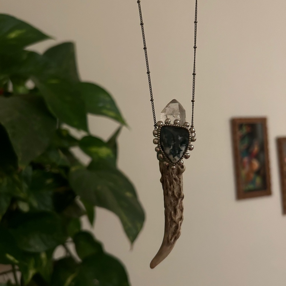 Moss Agate Quartz Crystal Deer Antler Amulet Necklace Boho Crystal Necklace - Picture 7 of 12